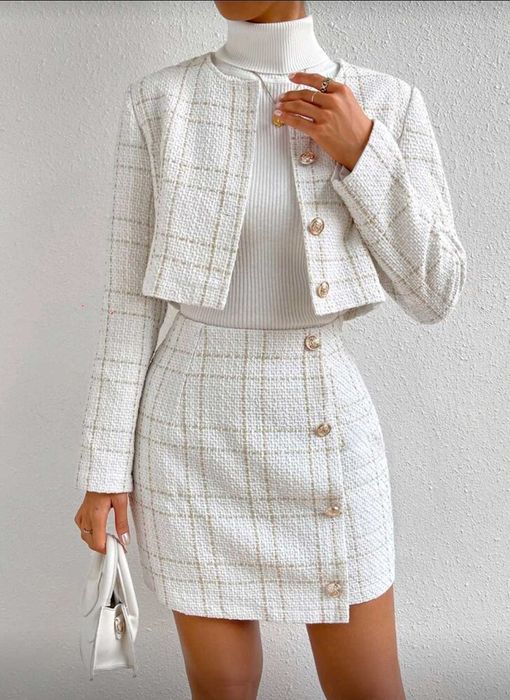 Елегантен комплект от сако и пола – букле