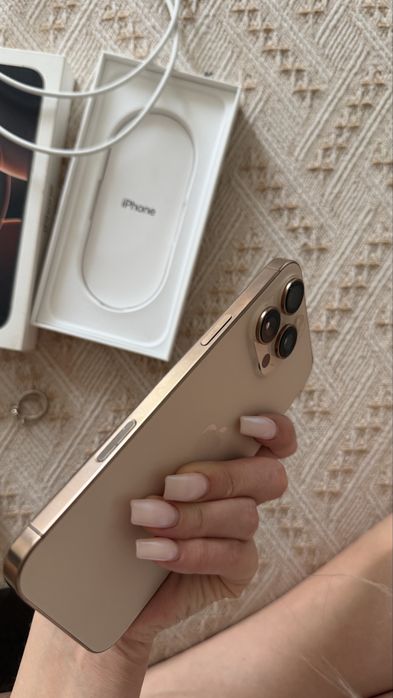 Продаю Iphone 16 pro max