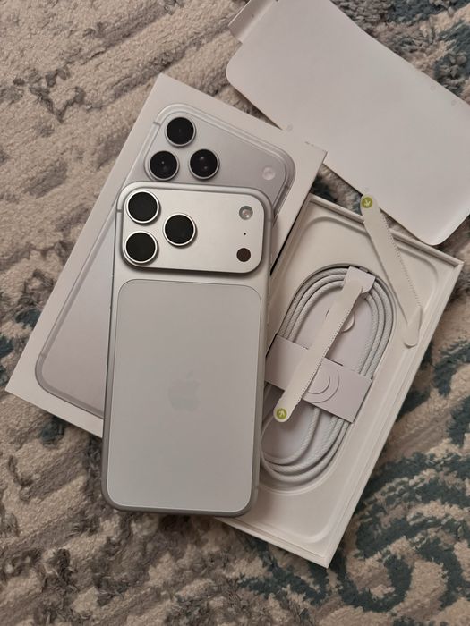 Iphone 17 pro max 256 gb белый