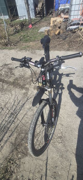 Bicicleta focus Dirt pentru sărituri.