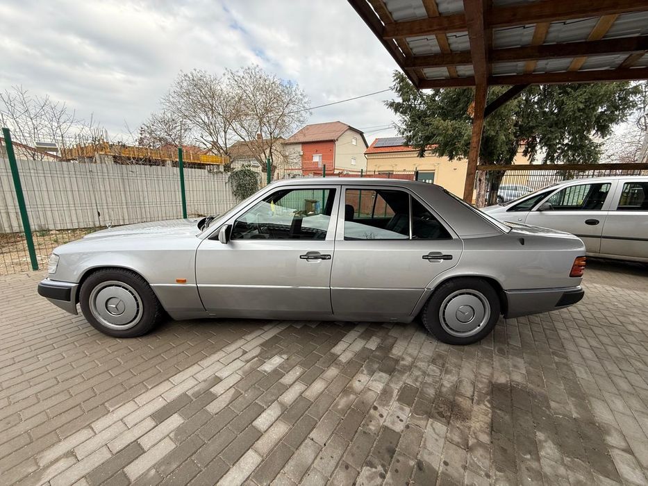 Mercedes-Benz W124 200E retromobil