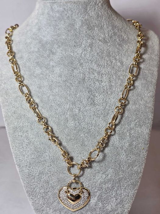 Lanț Elegant din Aur 14K cu Pandantiv Inimă Strălucitoare – Design Romantic