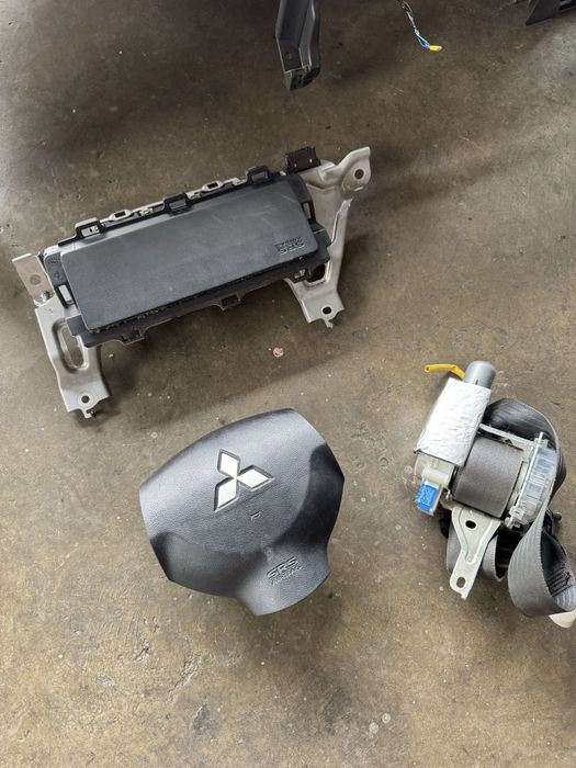 Kit airbag genunchi volan  plansa bord Mitsubishi Lancer 2010