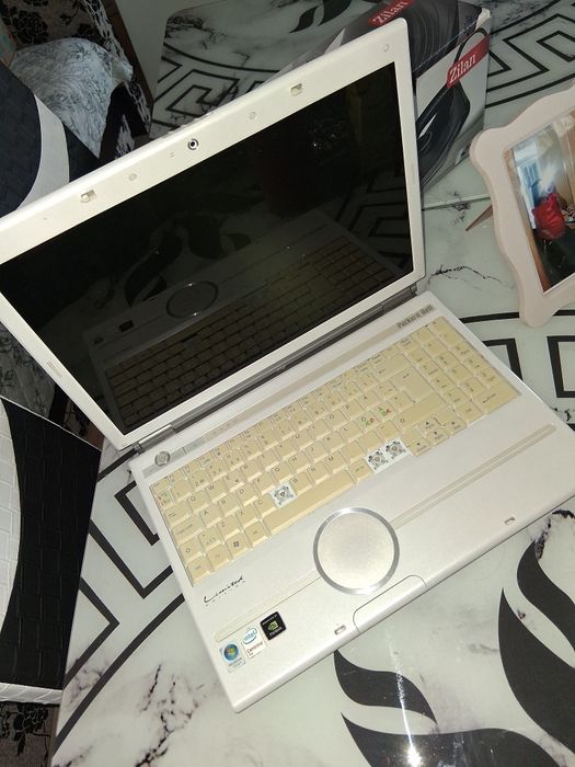 Vand laptop pentru piese