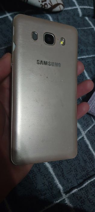 Телефон Самсунг J5