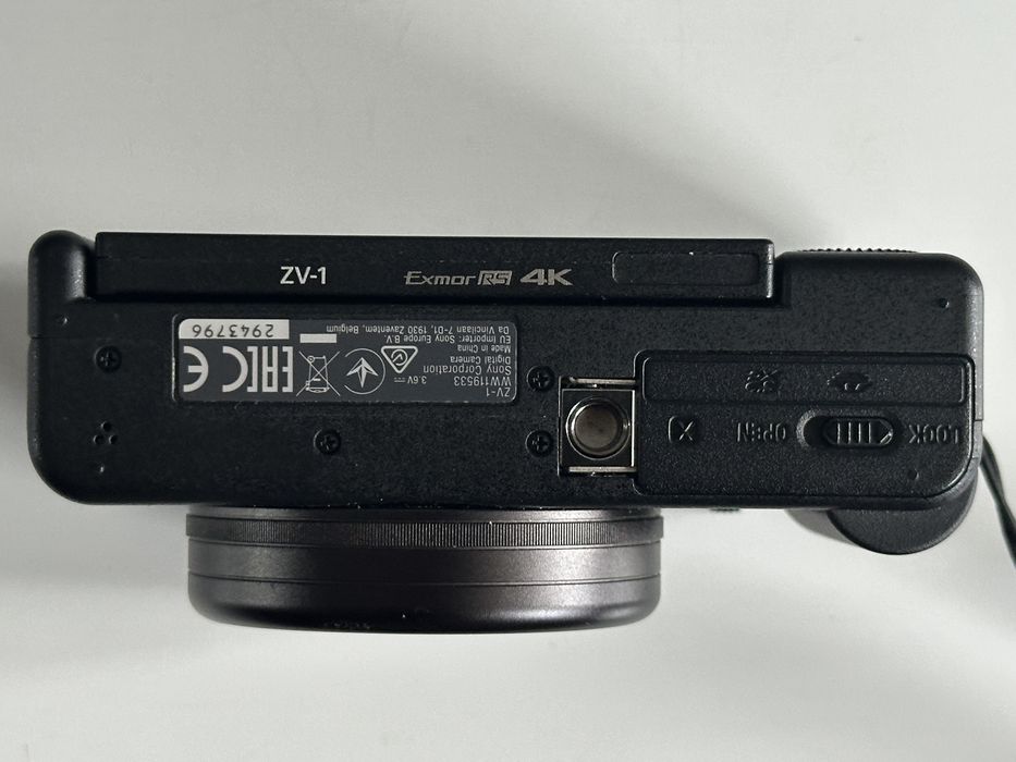 Aparat foto video Sony ZV1 - ideal pentru camera web si vloging
