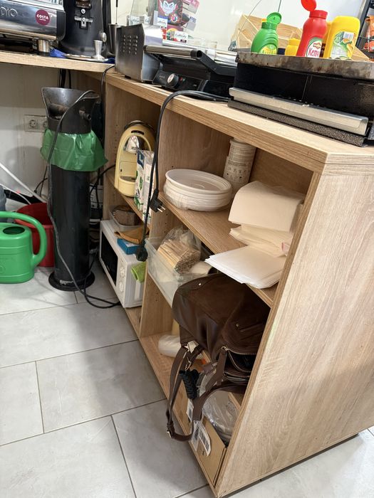 Касова зона стелаж