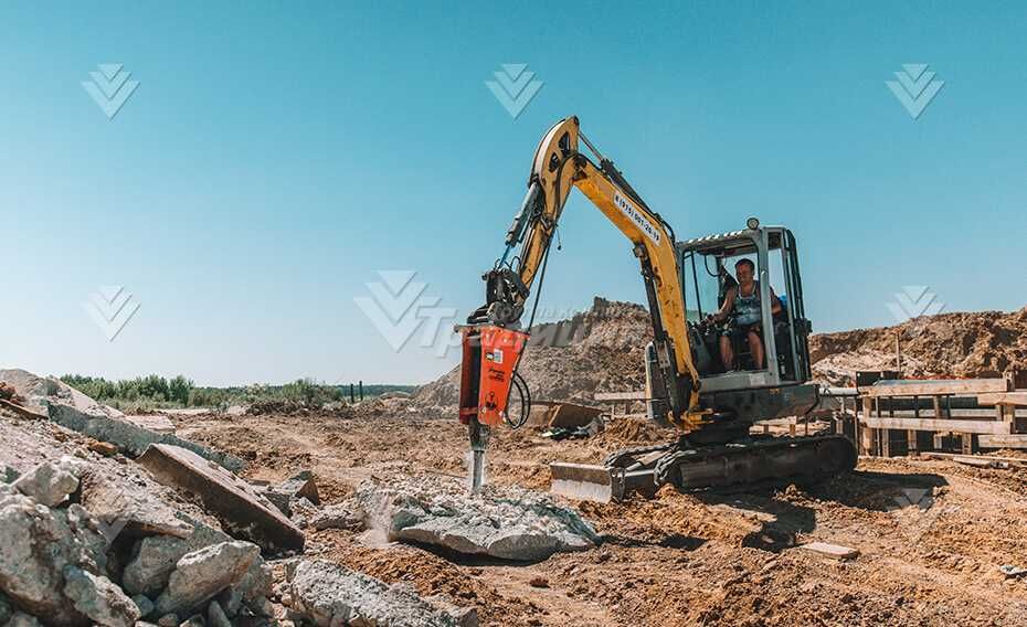 Гидромолот Impulse 100 Classic на мини-погрузчик JCB SSL 175