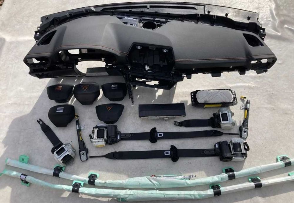 Арматурно табло колани аирбеги щори airbag Cupra Leon Formentor