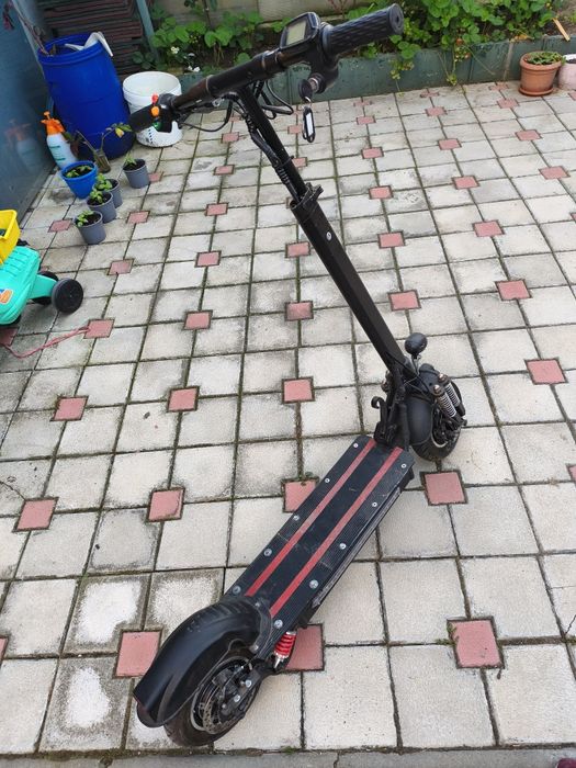 Trotinetă electrică Lamtwheel, model AK-02.