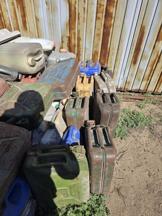 Продам конистры 20 и 10 литровые