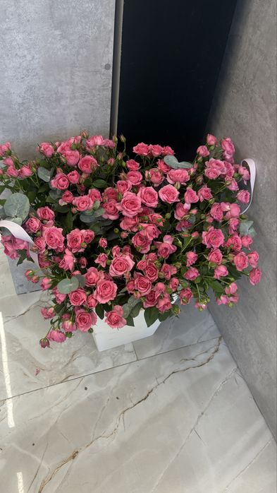 Кустовые свежие розы