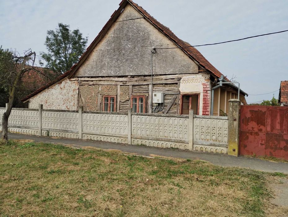 Casa veche din 1955 si teren intravilan 6153 mp,Localitate Sinersig,Jud Timis