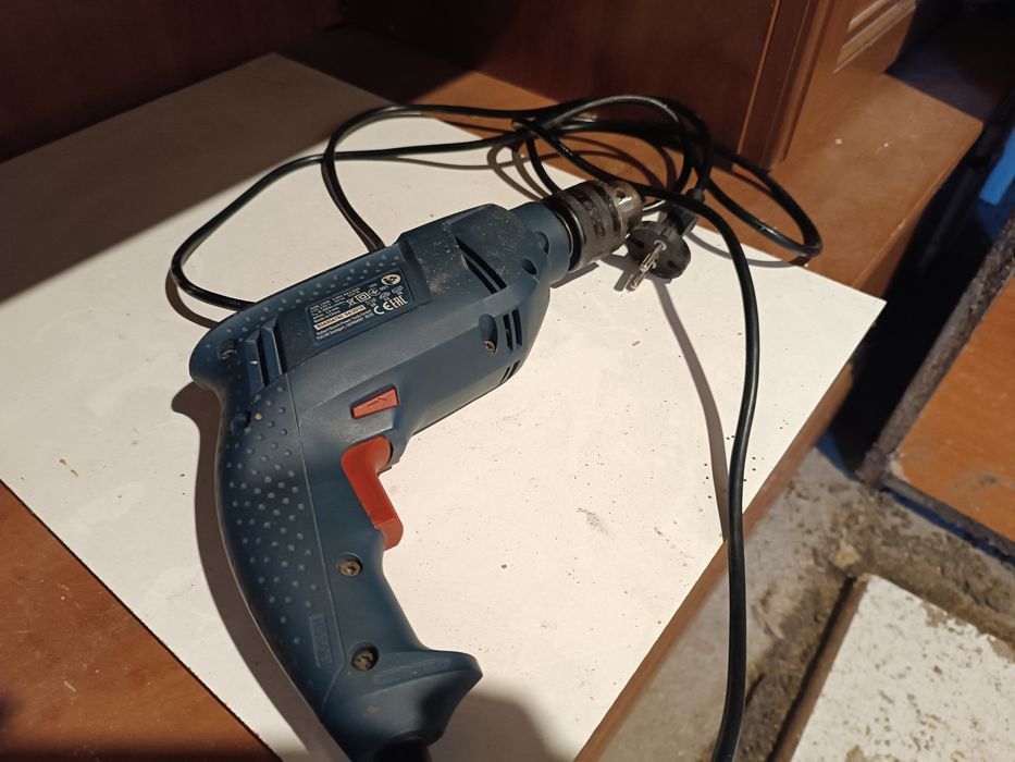 Două mașini de găurit