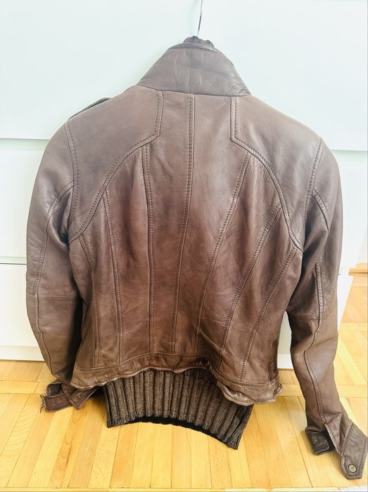 Vând geaca de piele naturala maro Bershka