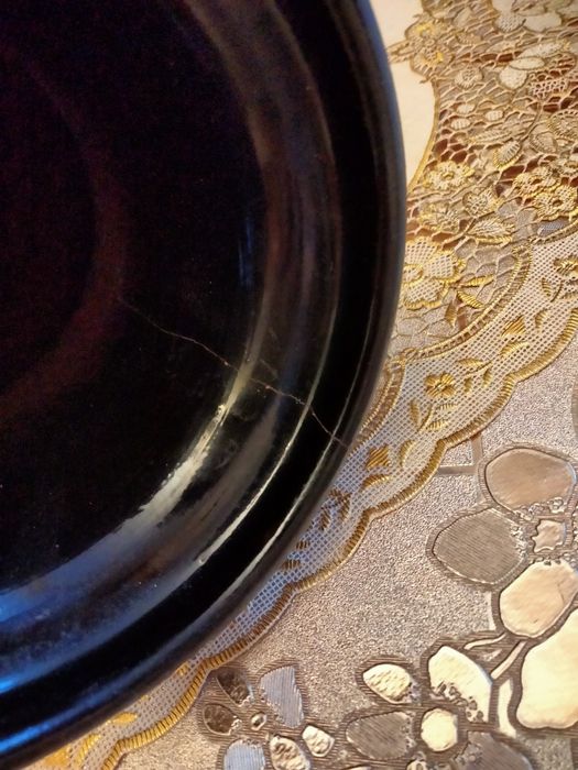 Ваза  с барельефным  рисунком.