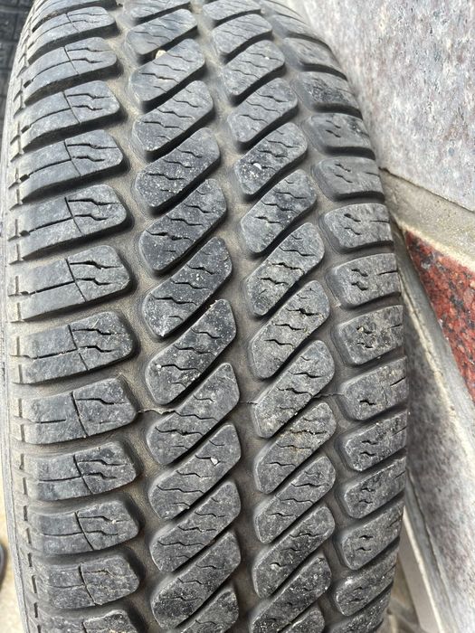Jante pe 15 cu capace VW si anvelope iarna 195/65/R15