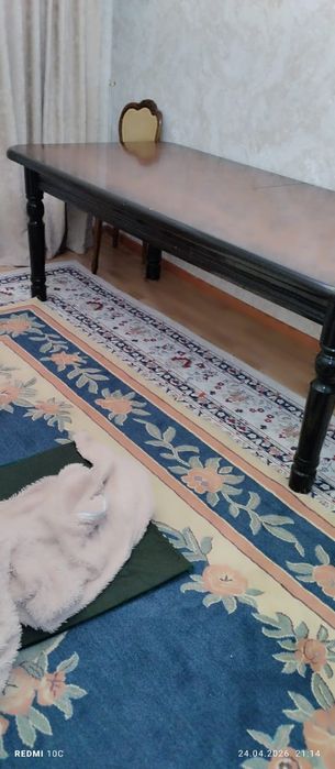 Продаётся стол почти ноаый