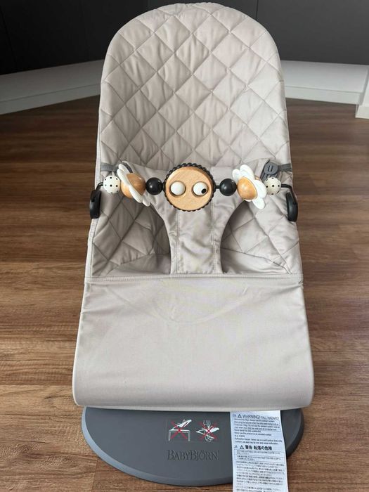 Бебешки шезлонг BabyBjorn Bliss + играчка