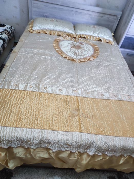 Покрывало с наволочками комплект