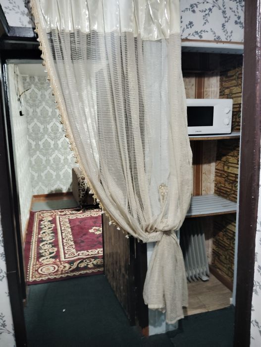 Сдается 1ком на спутнике8 2этаж 2этажки  с удобствами с мебелью агенст