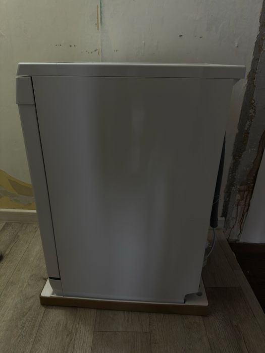 Продам посудомоечную машину midea
