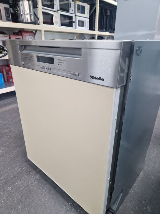 Съдомиялна за полувграждане Miele 13 комплекта  G6200 i