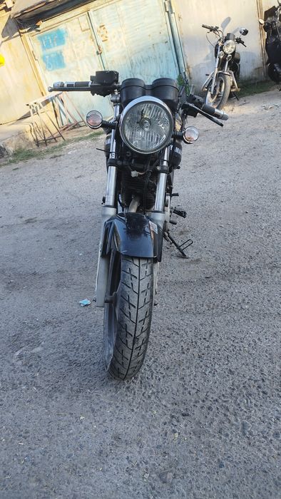 Мотоцикл Daelim Roadwin 125