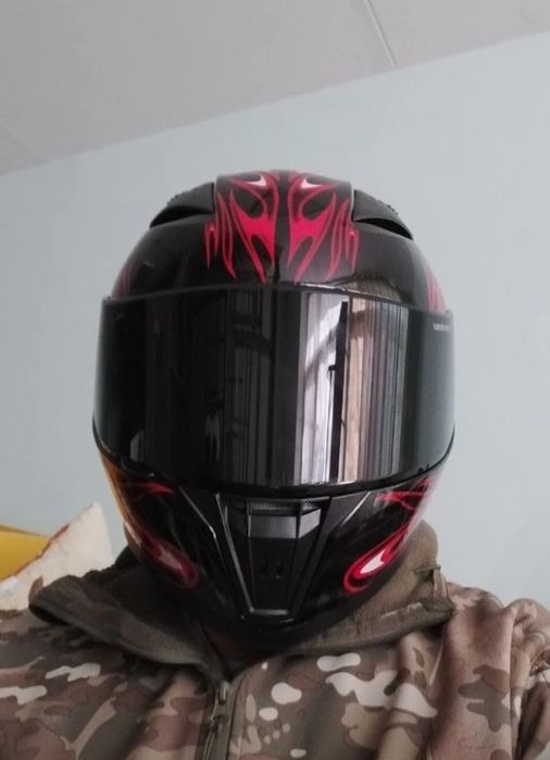 Продам мотошлем.