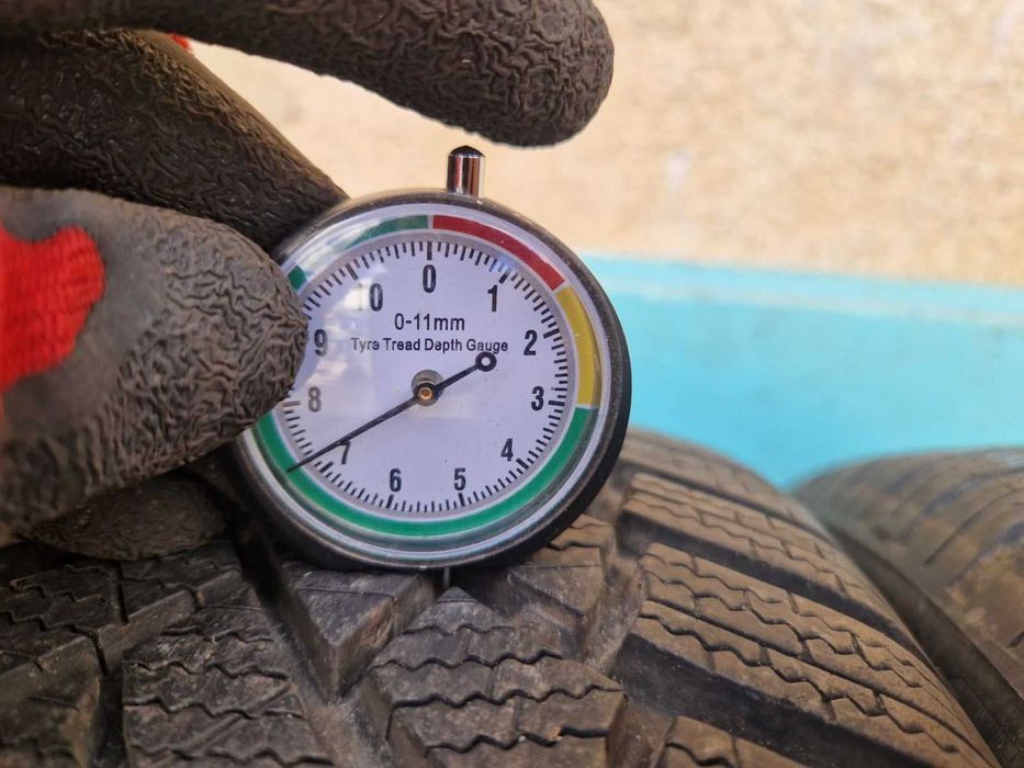 2 Bridgestone R18 215/50 Зимни гуми  DOT4621