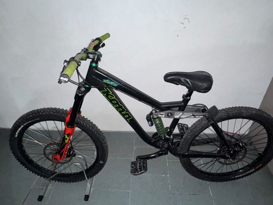 Kona Stinky bicicleta full suspension mountain bike