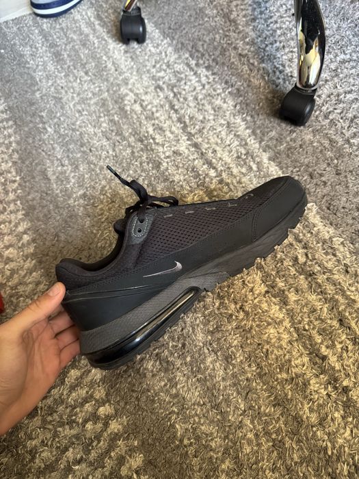 NIKE air max pulse