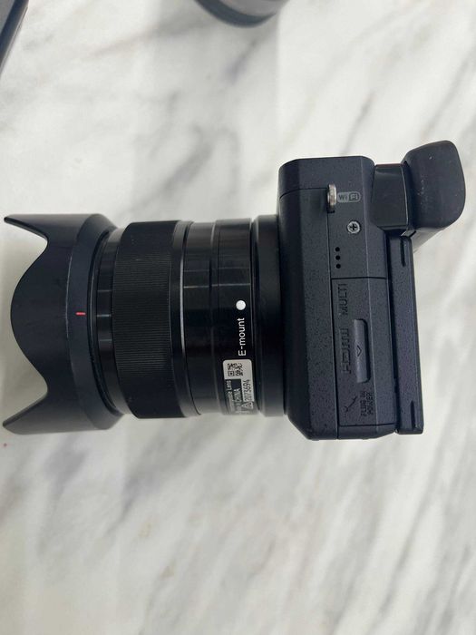 Sony A6300 + обективи и пълно оборудване