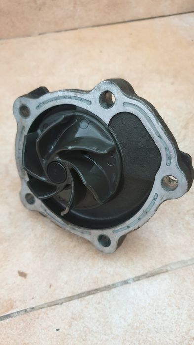 Помпа водяной насос Suzuki sx4