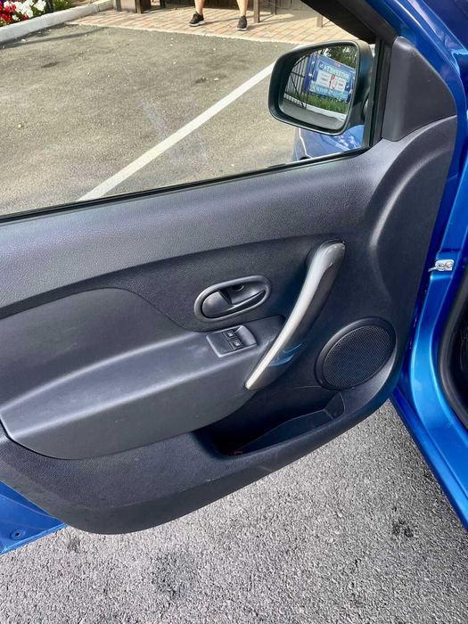 Продам машину Logan