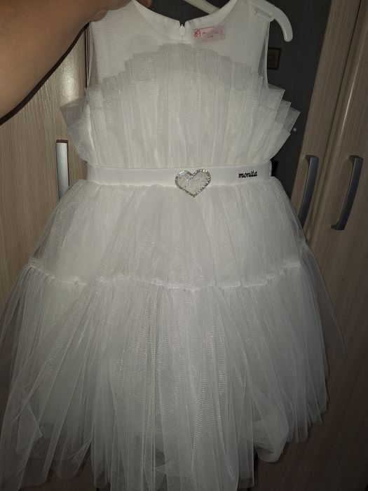 Шикарное белое нарядное платье на девочку 5-6 лет