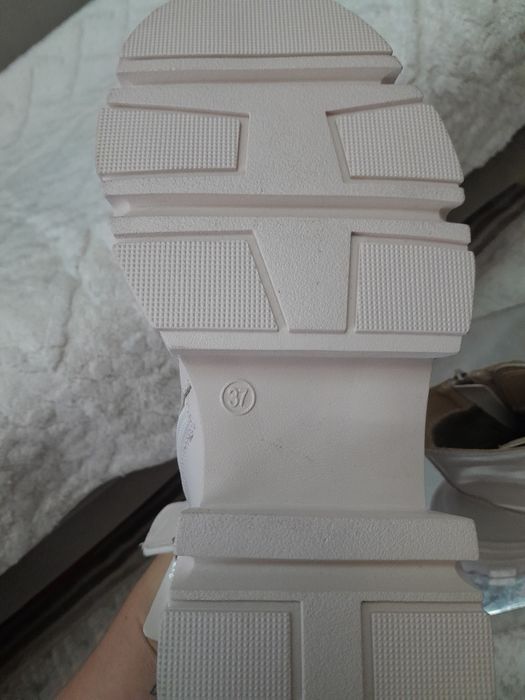 Продам ботинки демисезонные