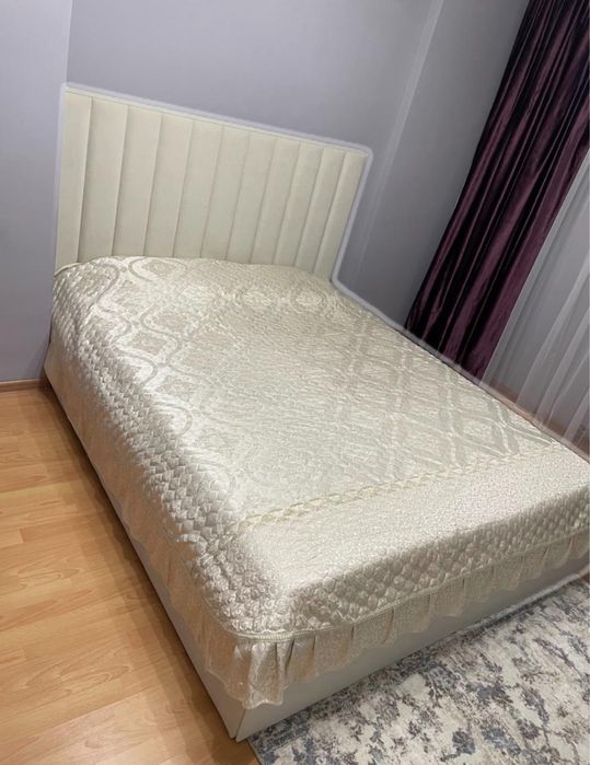 2-х спальная кровать с матрасом)