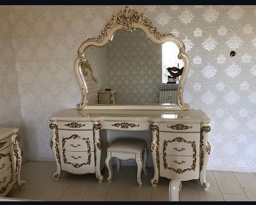 Спальный гарнитур и сервант