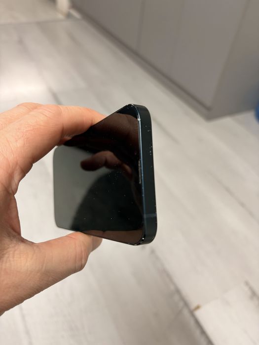 Vând iphone 13 si incarcator