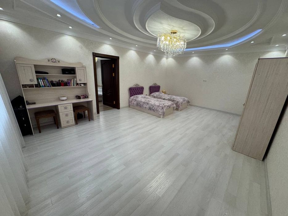 Ibn Sino Taxta bozor orqasida mahalla 5 sotix 8 hona Yangi uy