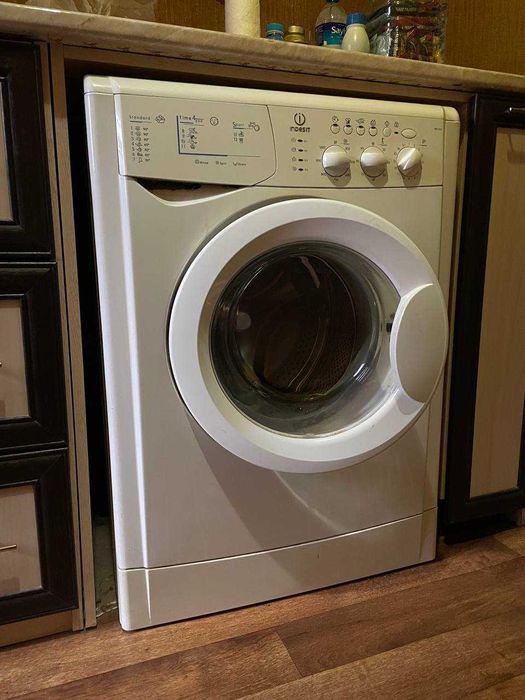 Стиральная машина Indesit (5 кг)