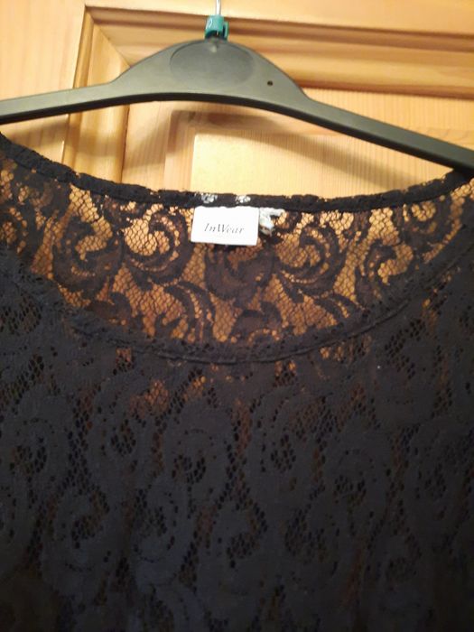 Delicată bluza neagra din dantela mărimea 40-42