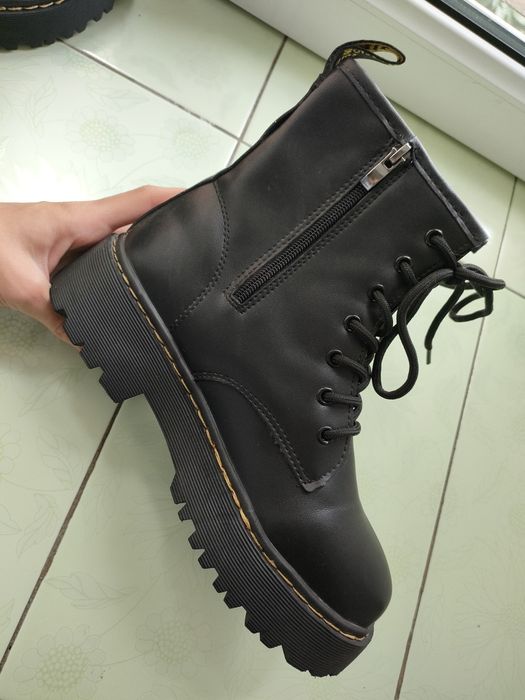 Продам ботинки 
практически новые, на