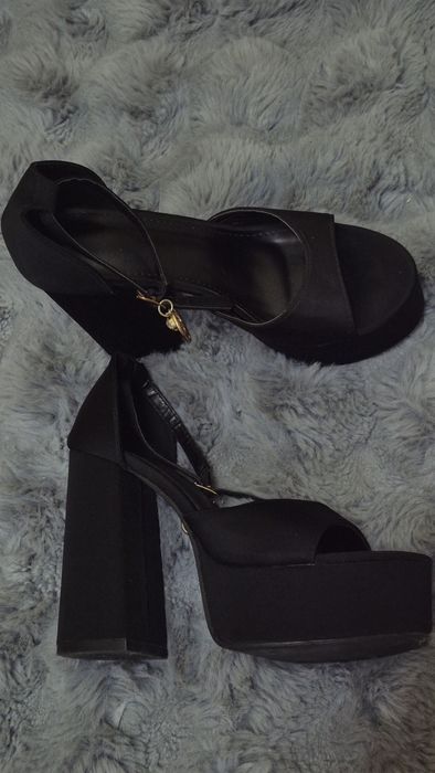 Pantofi cu platformă eleganti