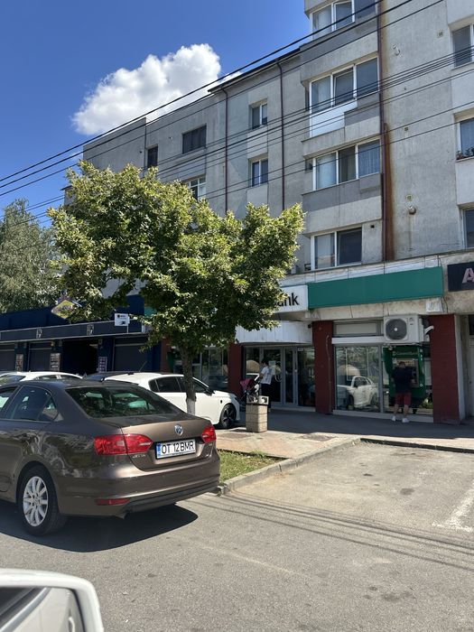 Vand spatiu comercial cu chiriasi banca Garanti