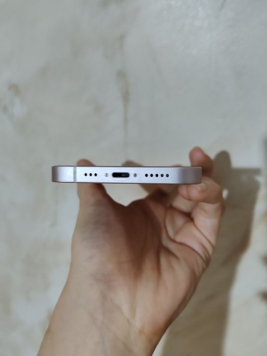 Iphone 13 pink idealni