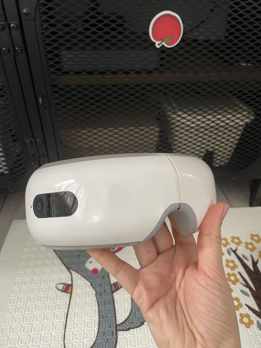 Aparat de masaj pentru ochi Breo