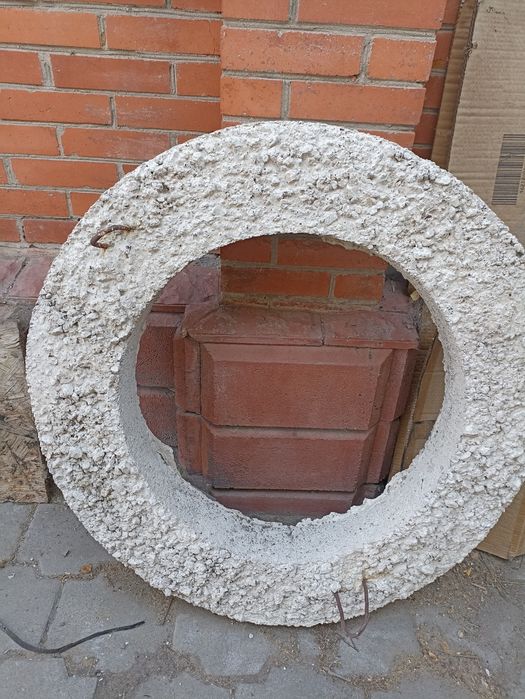 Продам бетонные кольца , новые