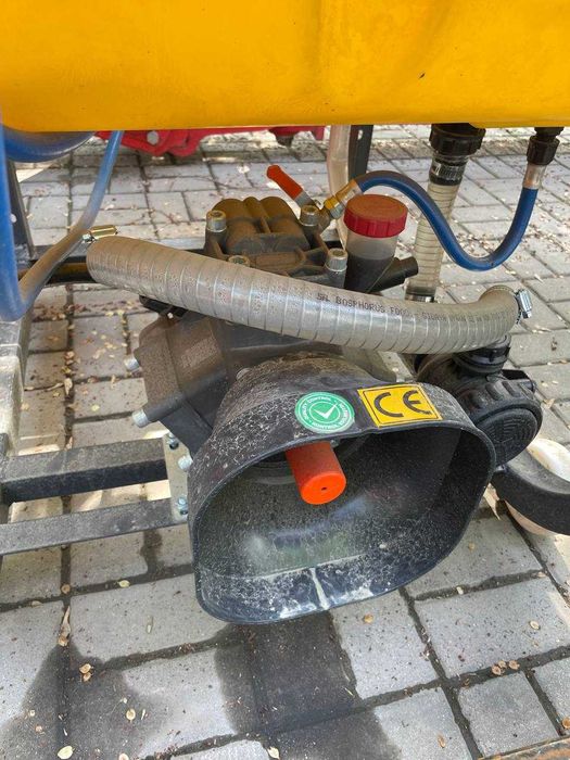 Полевые опрыскиватели  от 400 до 1000л.